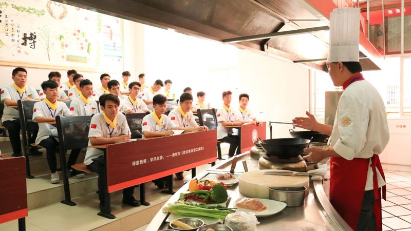 揭秘餐饮供应链：厂家直供价格背后的真相